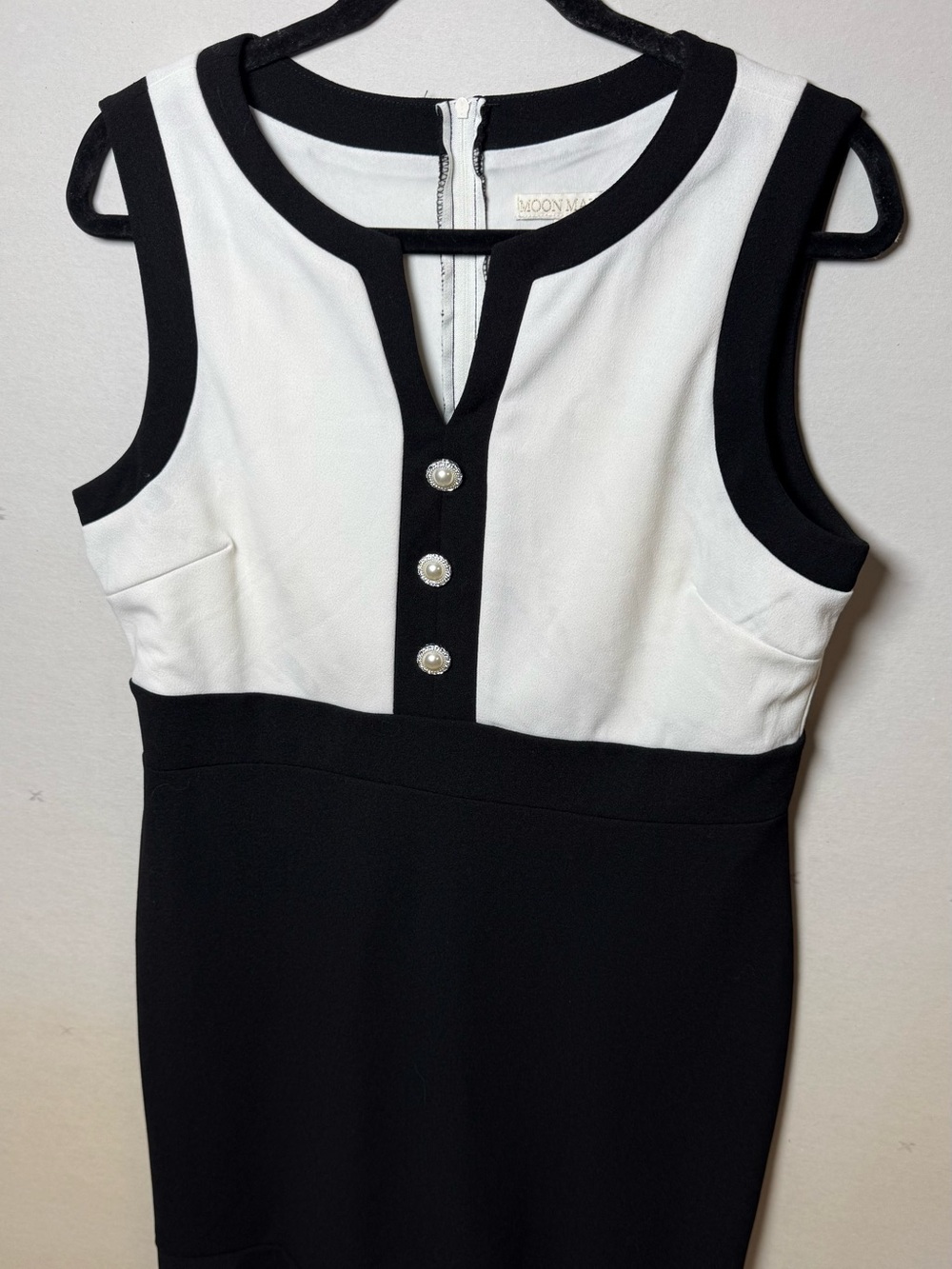 Moon River Two-Tone Black and White Sleeveless Sheath Dress